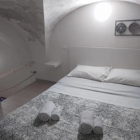 Maya's 2 * Κατάνια