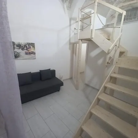 Maya's 2 Nyaraló Catania